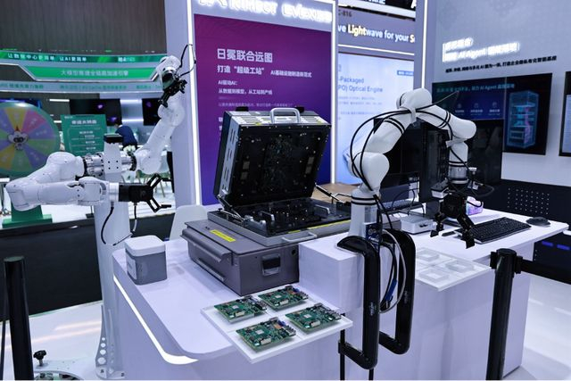 物理AI的闭环，终于有人跑通了：日冕+远图万台级部署计划官宣
